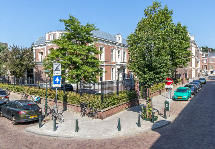 Van de Spiegelstraat 12